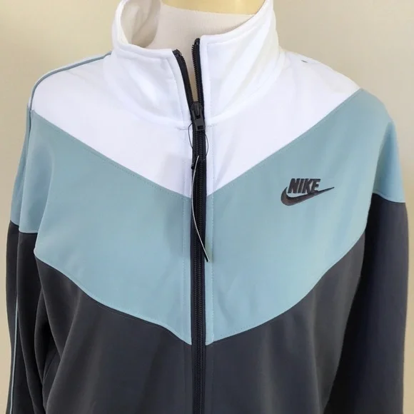 NWT! NIKE Size L Multi Combo cropped sweatshirt
